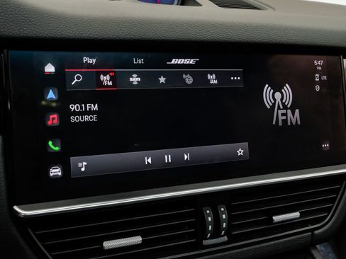 Used 2023 Porsche Cayenne Platinum Edition image 30