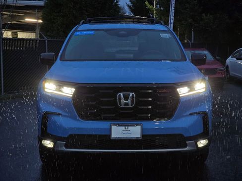 Certified 2025 Honda Pilot TrailSport image 2