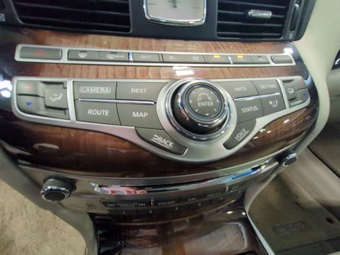 Used 2015 INFINITI Q70 5.6 w/ Deluxe Touring Package image 16