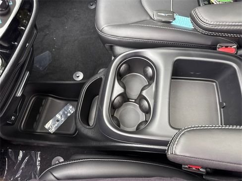 New 2026 Chrysler Pacifica Select image 24