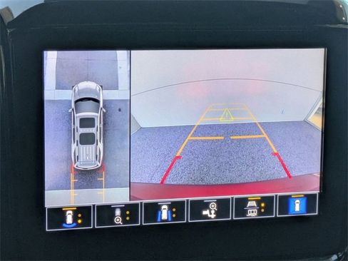 Used 2023 Chevrolet Traverse Premier w/ Redline Edition image 17