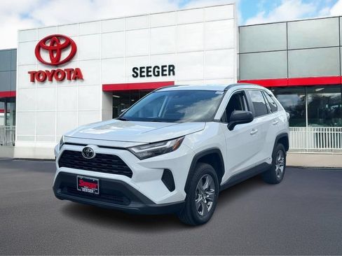 Used 2025 Toyota RAV4 LE AWD/4WD image 10