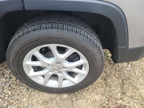 Used 2014 Jeep Cherokee Latitude w/ Cold Weather Group image 7