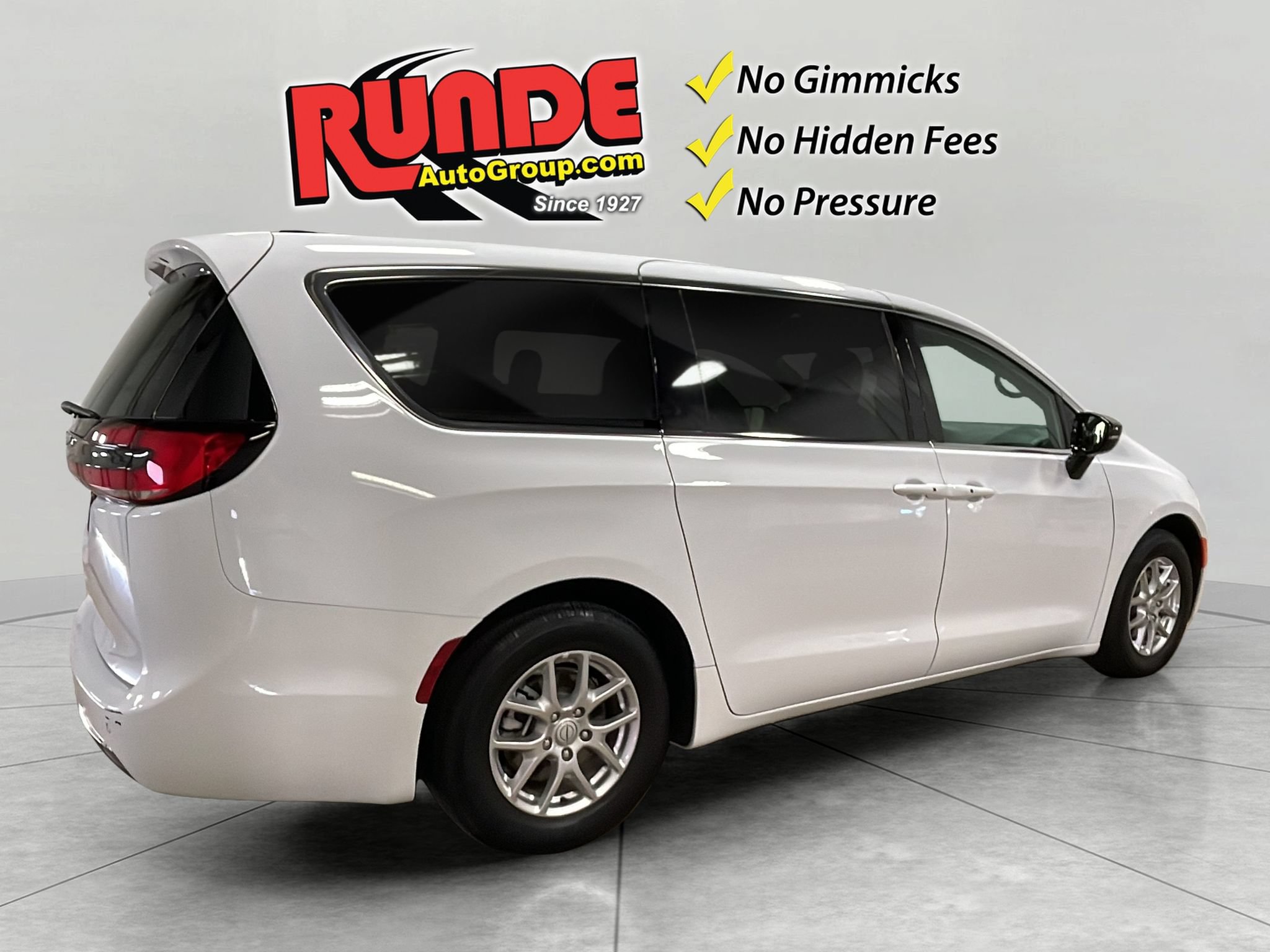 Used 2026 Chrysler Pacifica Select FWD image 6