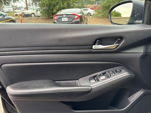 Used 2025 Nissan Altima 2.5 SV FWD image 18