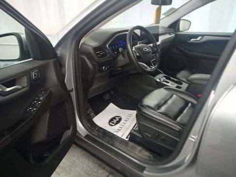 Used 2024 Ford Escape Platinum AWD/4WD image 4