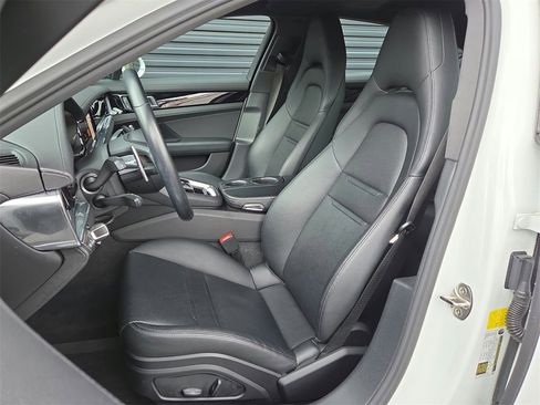 Used 2022 Porsche Panamera 4 image 5