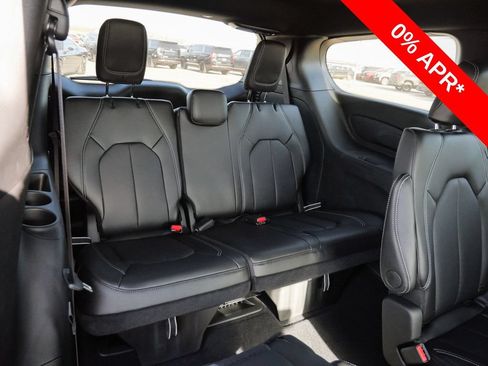 New 2026 Chrysler Pacifica Select FWD image 39