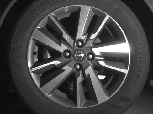 Used 2025 Nissan Versa SV FWD image 15