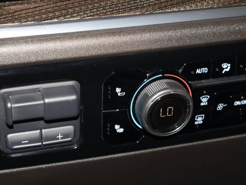 Used 2025 Chevrolet Silverado 1500 LT image 32