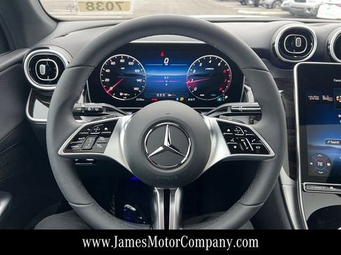 Used 2026 Mercedes-Benz GLC 300 4MATIC image 19