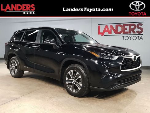 Used 2025 Toyota Highlander XLE AWD/4WD image 1