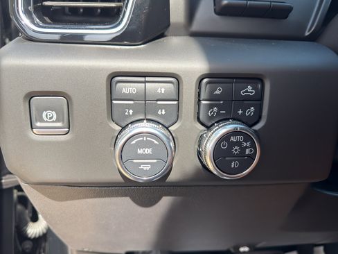 Used 2025 GMC Sierra 1500 Denali w/ Technology Package image 13