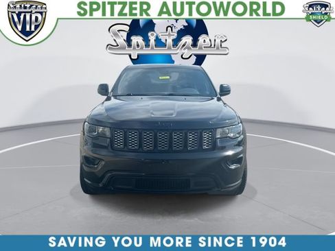Used 2018 Jeep Grand Cherokee Altitude AWD/4WD image 3