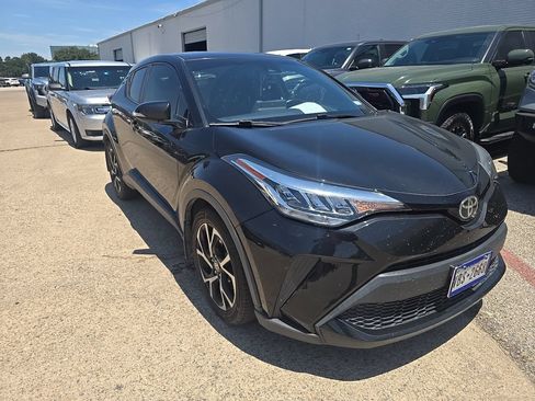Used 2021 Toyota C-HR XLE FWD image 2