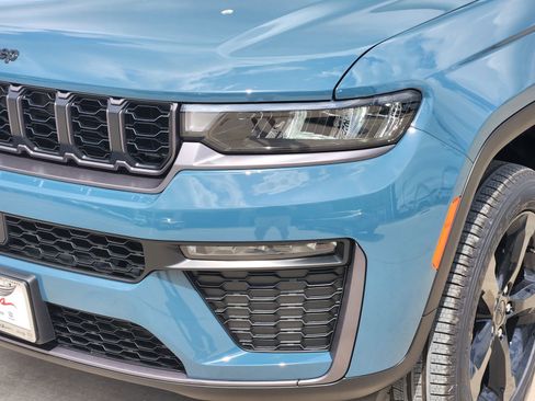 New 2026 Jeep Grand Cherokee Limited w/ Limited Altitude Package RWD image 9