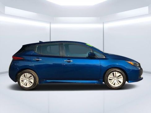 Used 2023 Nissan Leaf S image 2