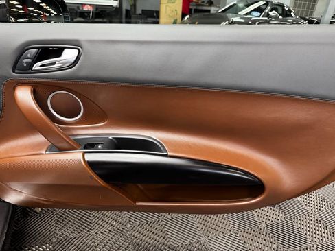 Used 2011 Audi R8 V10 image 43