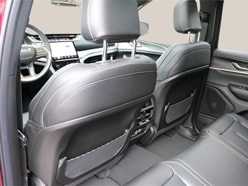 New 2025 Jeep Grand Cherokee Limited image 15