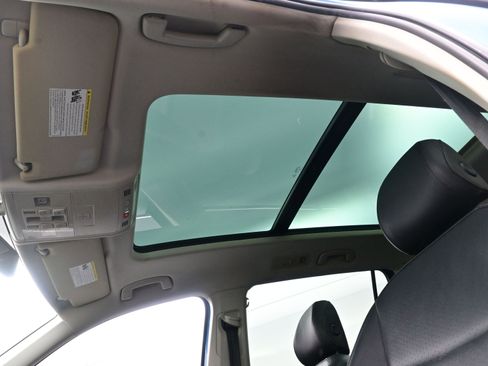 Used 2020 Volkswagen Tiguan SE image 16