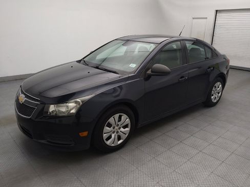 Used 2014 Chevrolet Cruze LS FWD image 2
