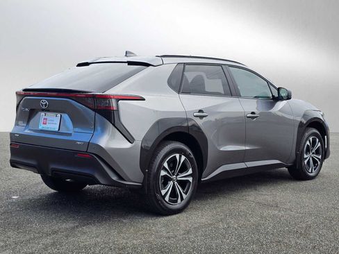 Used 2024 Toyota bZ4X XLE w/ Weather Package image 7