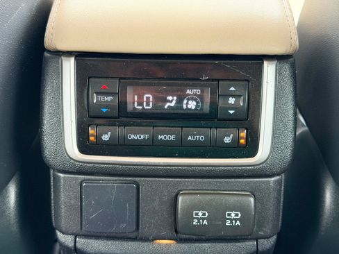 Used 2022 Subaru Ascent Limited AWD/4WD image 31