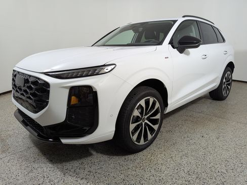 New 2026 Audi Q3 quattro 2.0T AWD/4WD image 3