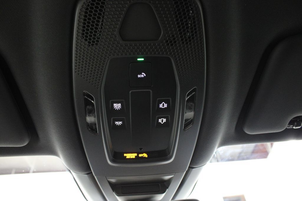 Used 2025 Porsche Cayenne S AWD/4WD image 35