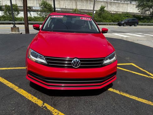 Used 2015 Volkswagen Jetta SE FWD image 2