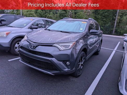 Used 2016 Toyota RAV4 SE FWD image 4