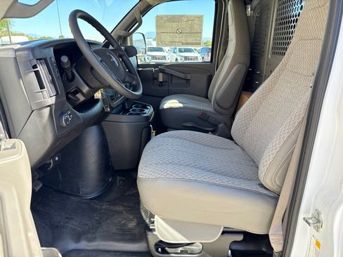 New 2025 GMC Savana 2500 w/ Driver Convenience Package RWD image 32