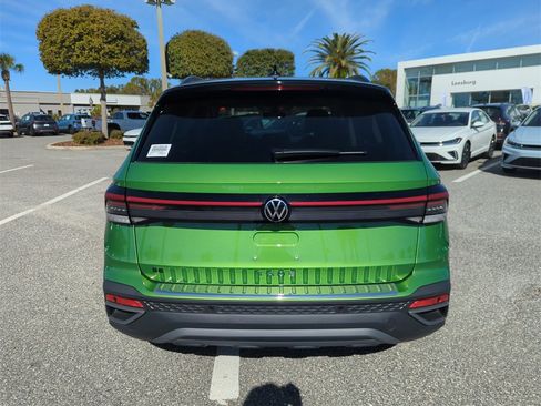New 2026 Volkswagen Taos SE image 7