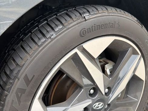 Certified 2023 Hyundai Elantra Limited w/ Preferred Accessory Package image 9