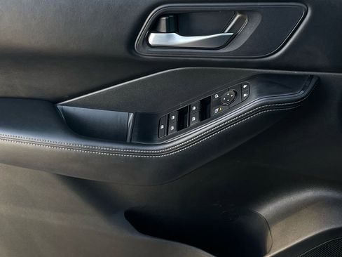 Used 2024 Nissan Rogue SV image 19