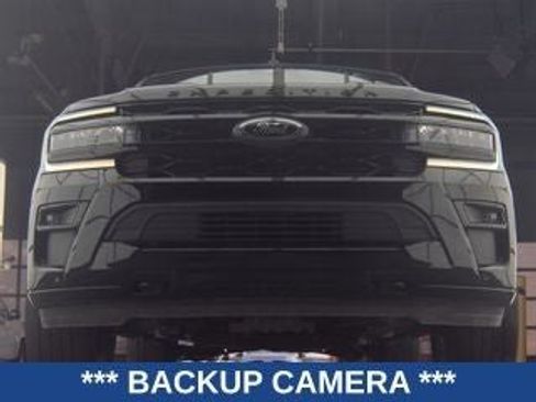 Used 2023 Ford Expedition Limited AWD/4WD image 3