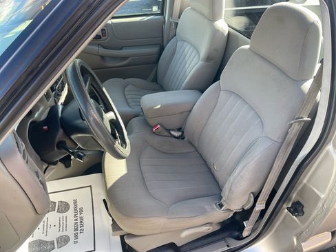 Used 2003 Chevrolet S10 Pickup 2WD Regular Cab image 21