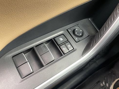 Used 2021 Toyota RAV4 Limited image 18