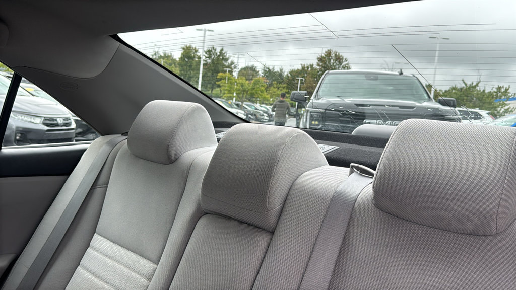 Used 2016 Toyota Camry LE FWD image 29