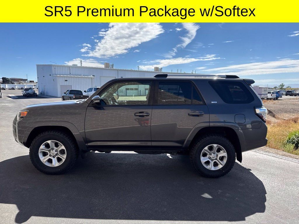 Used 2022 Toyota 4Runner SR5 Premium w/ Moonroof Package AWD/4WD image 8