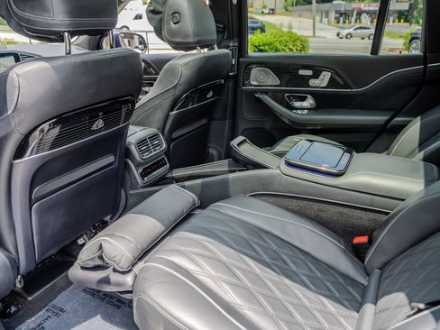 Used 2025 Mercedes-Benz Maybach GLS 600 4MATIC image 21