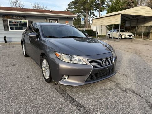 Used 2015 Lexus ES 350 w/ Luxury Package FWD image 3