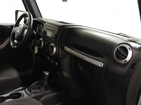 Used 2018 Jeep Wrangler Unlimited Sahara image 28