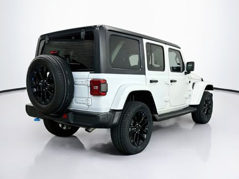 Used 2023 Jeep Wrangler Unlimited Sahara AWD/4WD image 9