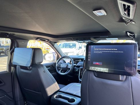 New 2026 GMC Yukon XL Denali w/ Denali Reserve Package image 21