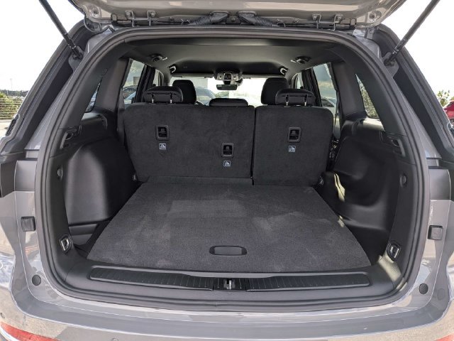 New 2027 Jeep Grand Cherokee Laredo RWD image 13