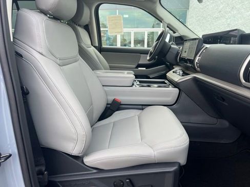 New 2026 Ford Expedition Active image 6