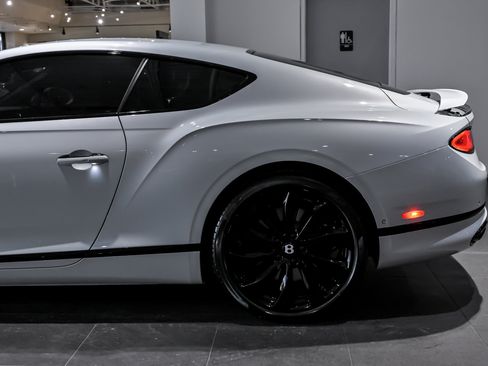 Used 2024 Bentley Continental GT image 8