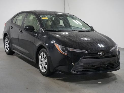 Certified 2023 Toyota Corolla LE image 3