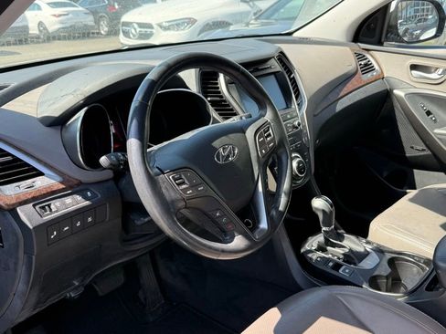 Used 2017 Hyundai Santa Fe Limited FWD image 2